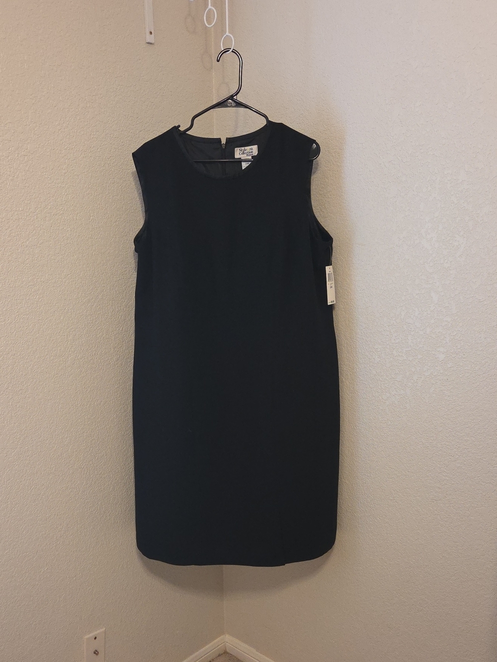 Vintage Style & Co. Black Sleeveless Midi Shift Dress - Clean Crew Neck